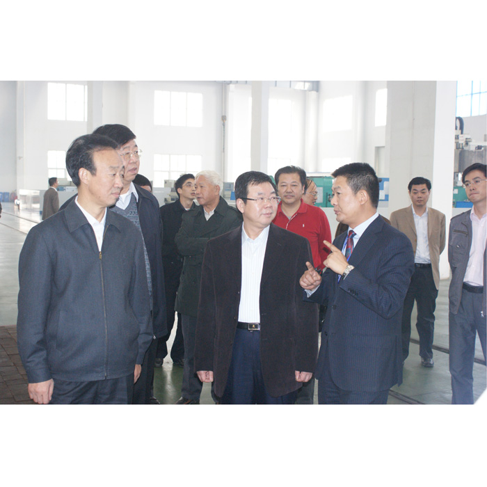 市委書記、東汽集團領導參觀